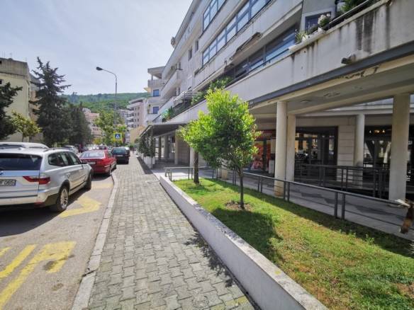 commercial property budva