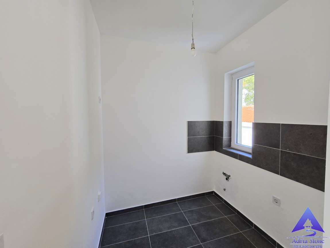 two bedroom apartment in petrovac sea view parking budva montenegro www.adriastone.com_24